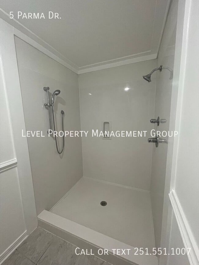 Building Photo - 5 Parma Dr