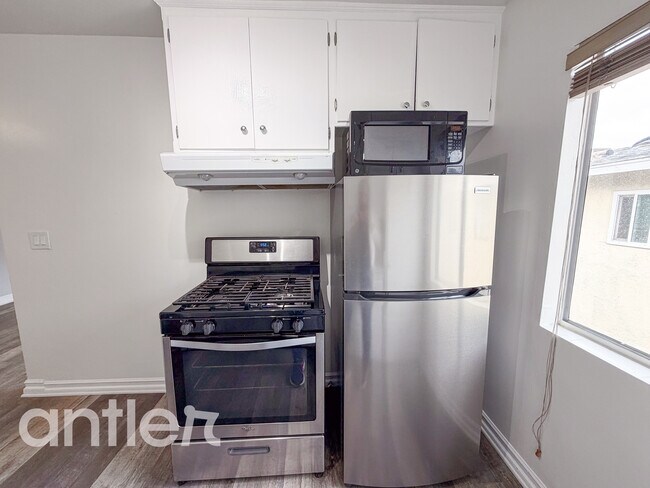 Building Photo - 14270 Dickens St