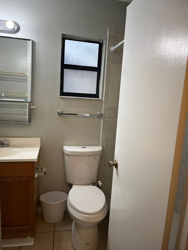 Building Photo - Move-In Ready 2BR/2BA Home with Modern Updates & Prime Zephyrhills Location!