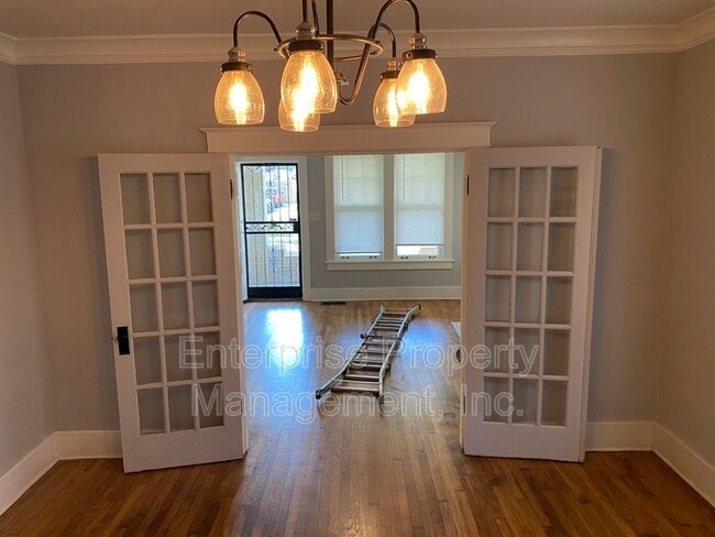 Building Photo - 414 N Willett St