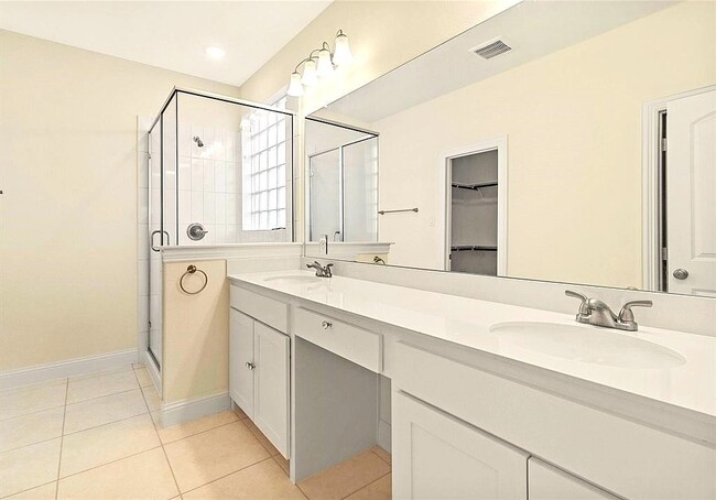 Building Photo - 337 Gleneagles Dr