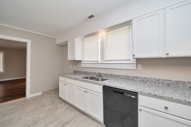 Building Photo - Fully Renovated 3BR/2BA Home in Pell City ...