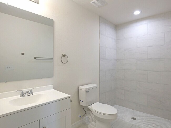 Building Photo - Cape Coral 828