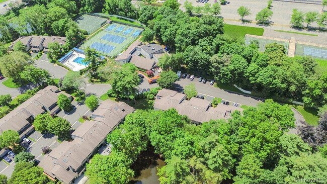 Building Photo - 124 Foxwood Dr