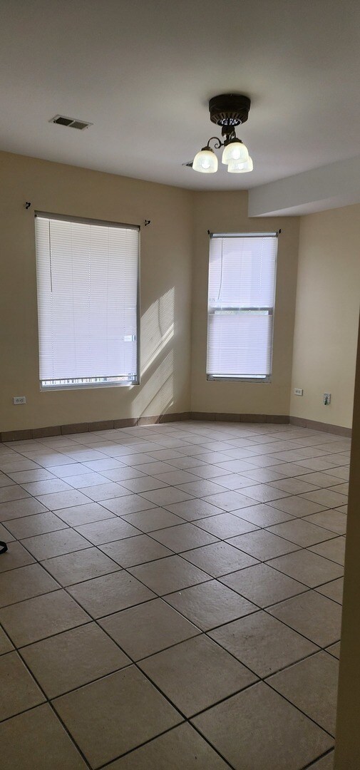 Building Photo - 1 S Cagwin Ave