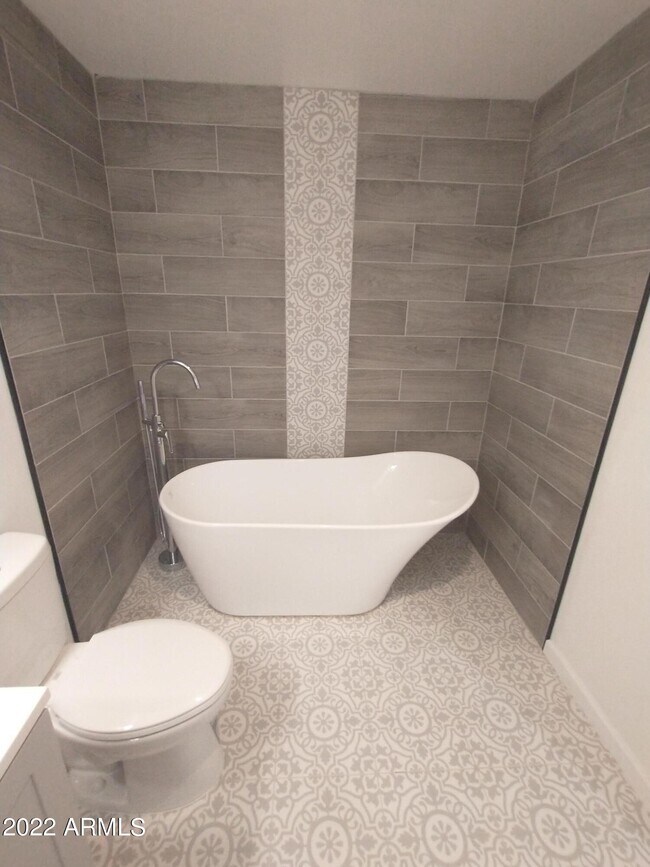 Building Photo - 13802 N 17th Ave