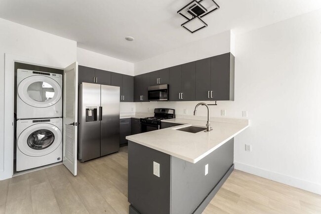 Building Photo - 43-45-45 W 32nd St