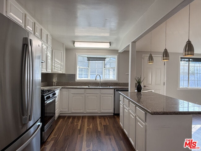 Building Photo - 2939 Oakhurst Ave