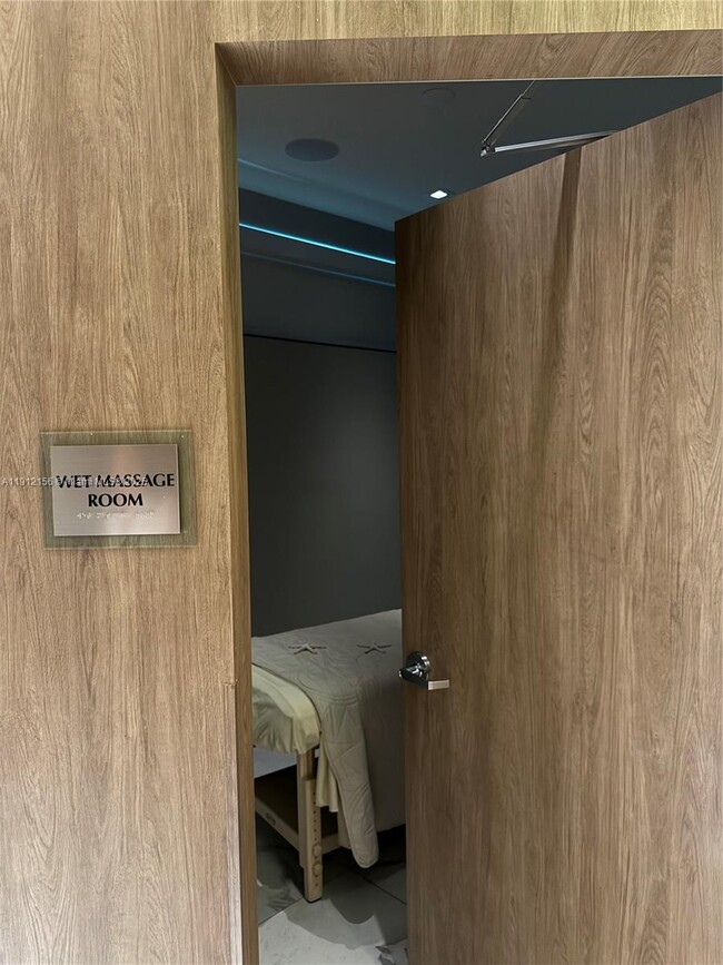 Building Photo - 90 SW 3rd St