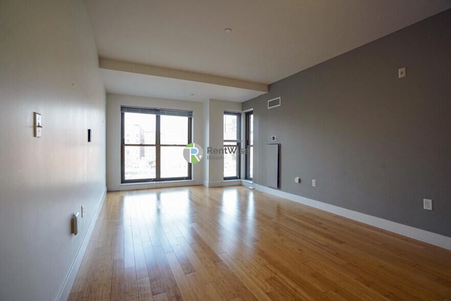 Building Photo - 1085 Boylston St