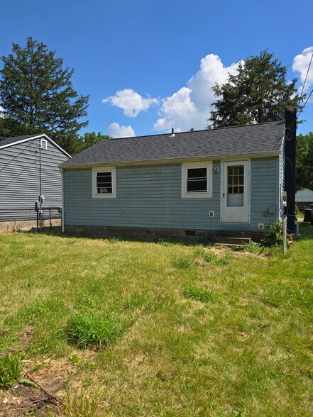 Building Photo - 629 Dawes Ave