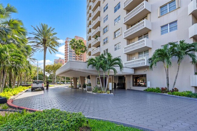 Building Photo - 90 Edgewater Dr