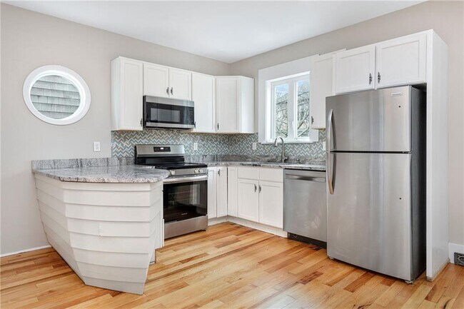 Building Photo - 427 Spring St