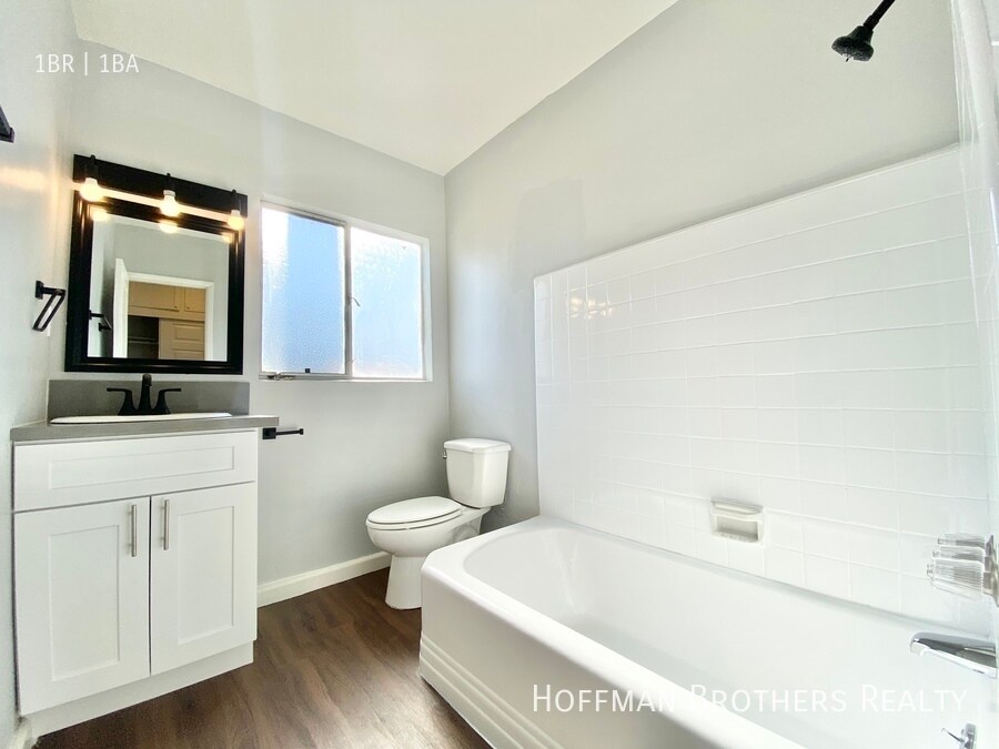 Building Photo - 1661 N Bronson Ave