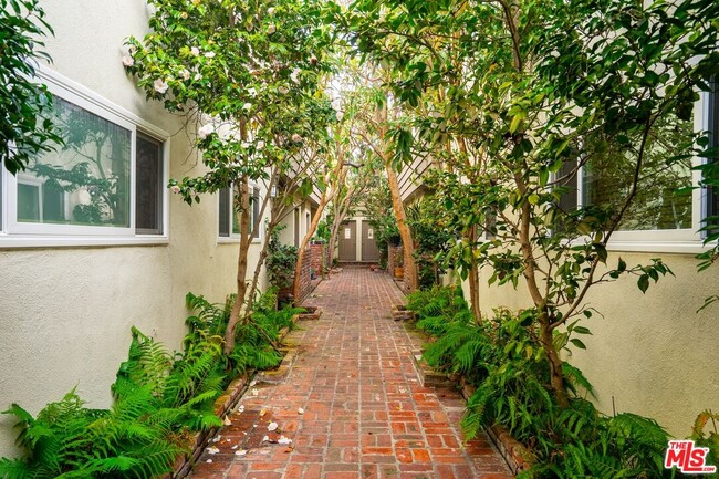 Building Photo - 1317 Stanford St