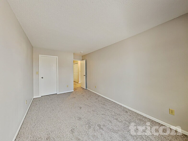 Building Photo - 5970 Draycott Dr