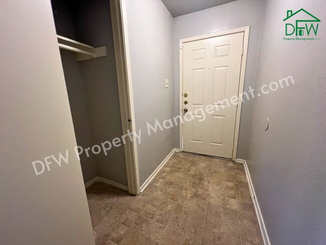 Building Photo - Charming Single-Story 2/2 Duplex with 2-Car Garage Just Steps from Your Back Door – Arlington, TX