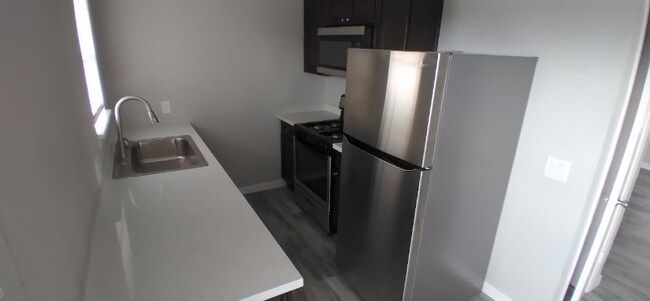 Building Photo - 407 Edwards St