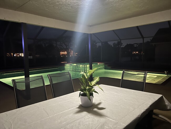 Building Photo - 9775 Sun Pointe Dr