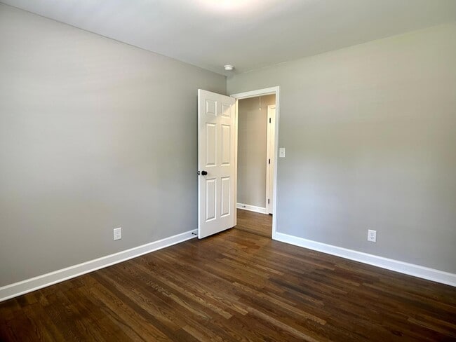 Building Photo - 103 Crescent Dr