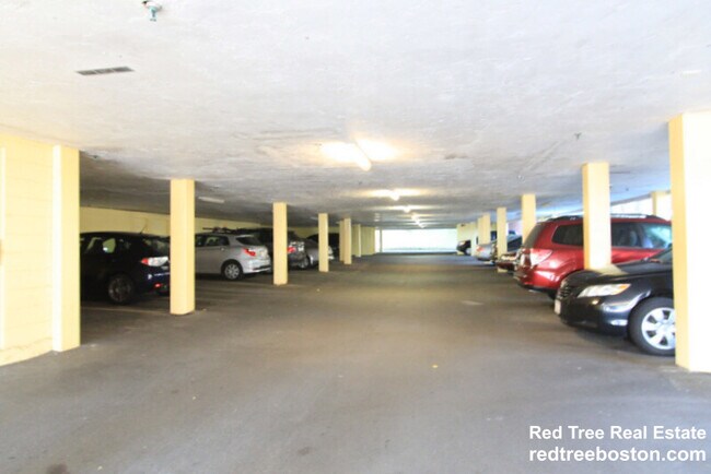 Building Photo - 23 Elm St