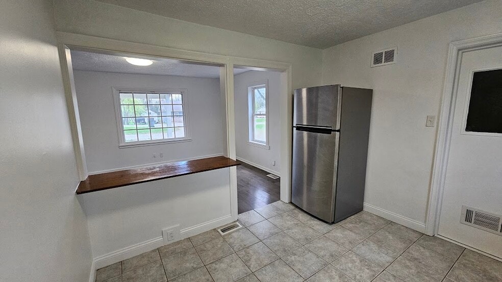 Breakfast Bar - 5474 Terrace Ave