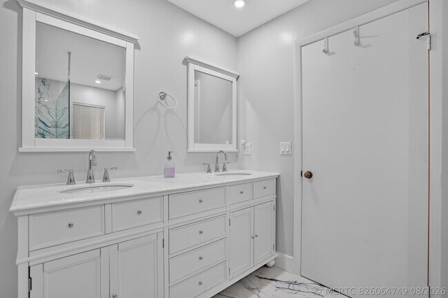 Building Photo - 65 Pelican Pointe Dr