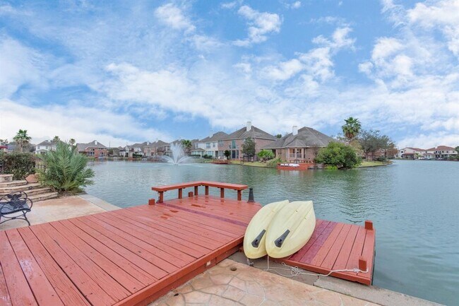 Building Photo - 12002 Newport Shore Dr