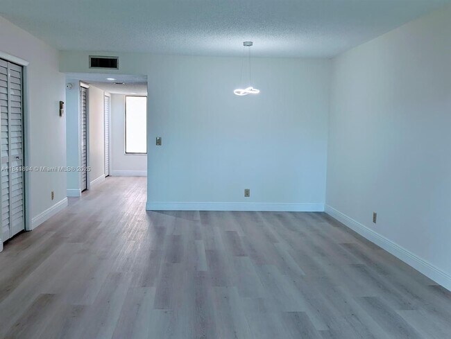 Building Photo - 16491 Blatt Blvd
