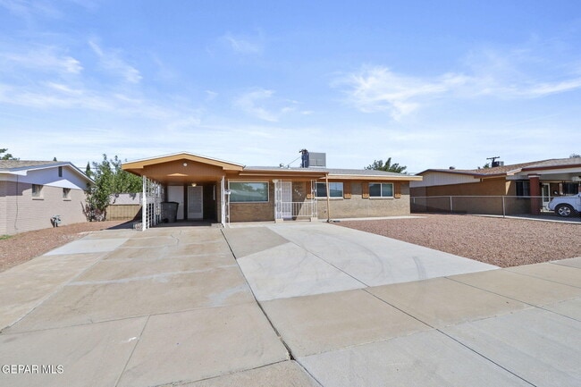 Building Photo - 5503 Salisbury Dr