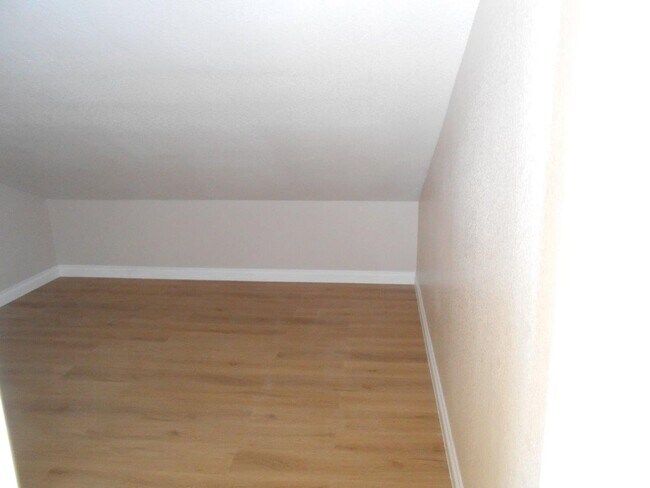Building Photo - Great 2 Story Home in the NW