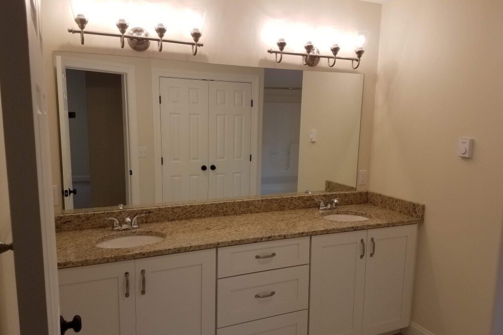 Master bathroom - 2086 Kratz Station Rd