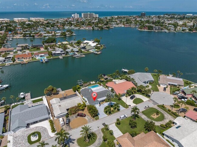 Building Photo - 6440 3rd Palm Point