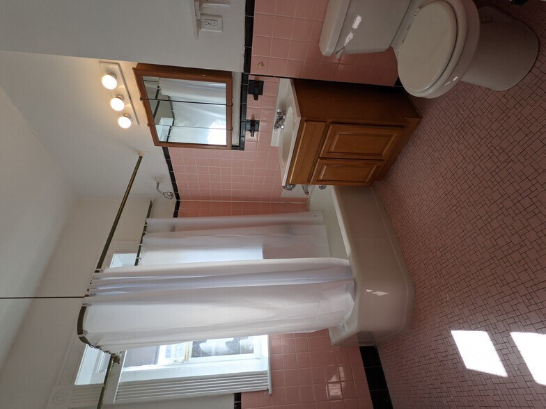 Building Photo - 1595 Beacon St