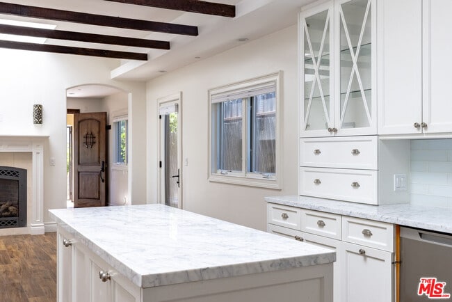 Building Photo - 501 Pier Ave