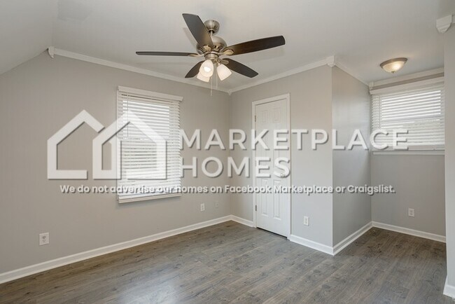 Building Photo - 416 Sandburg Dr