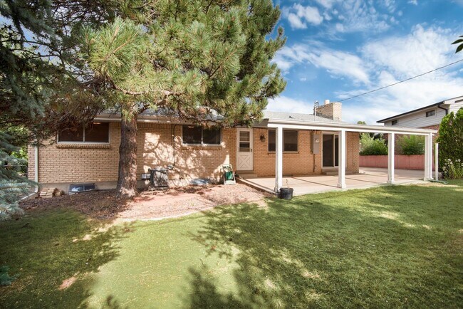 Building Photo - Vintage 5 bed Home in Green Mountain Estat...