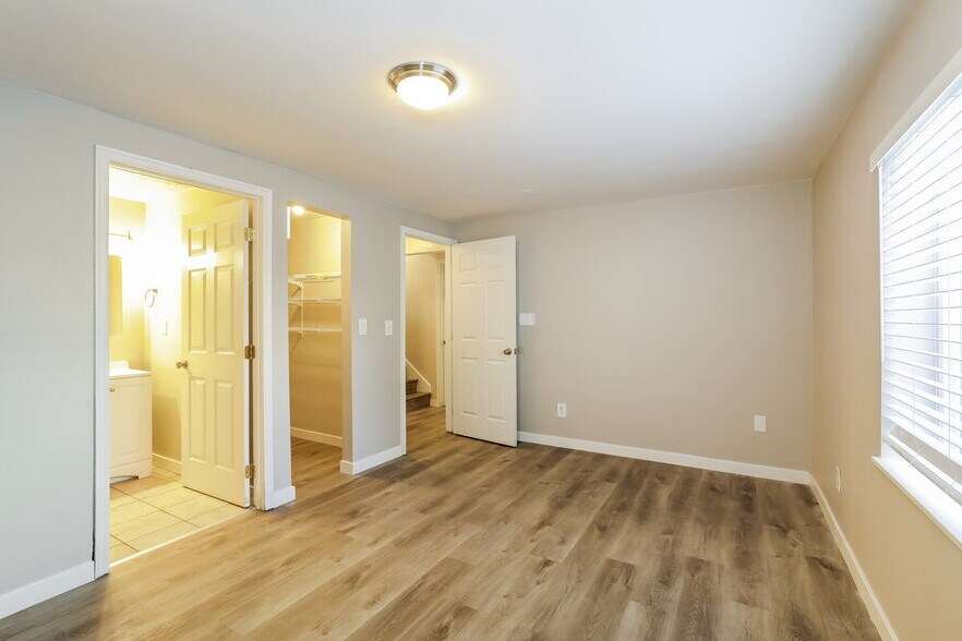 Building Photo - 3275 Newmark Dr