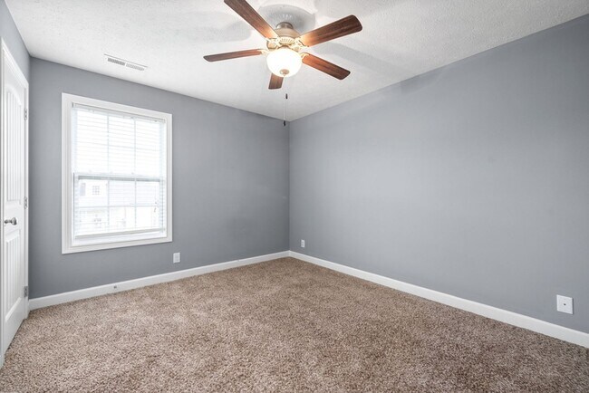 Building Photo - 3755 Windmill Dr