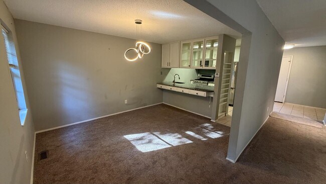 Building Photo - 252 Glandore Dr