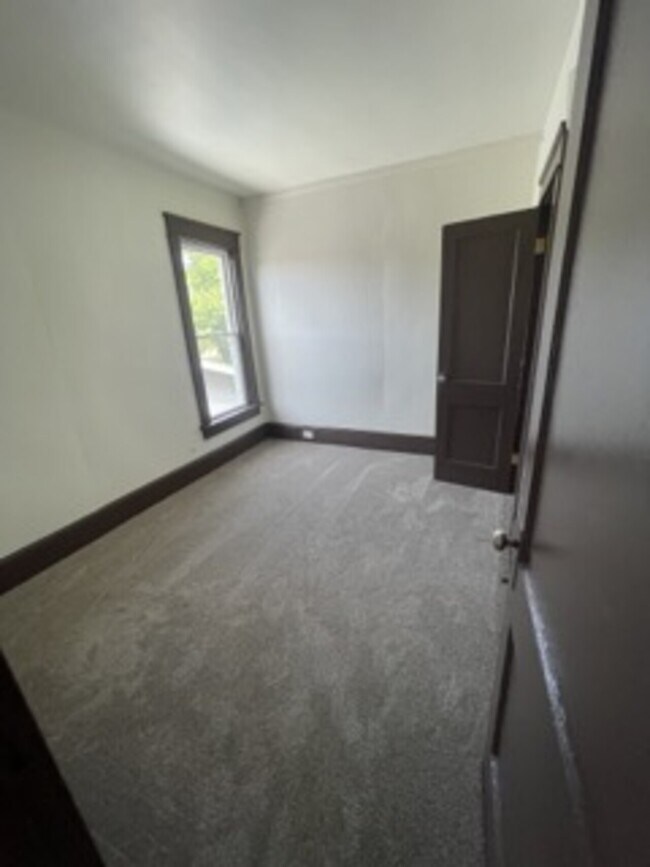 Building Photo - 308 Hess