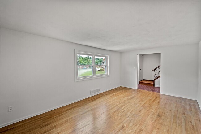 Building Photo - AVAILABLE AUGUST 1ST!! Gorgeous 3 BEDROOM ...