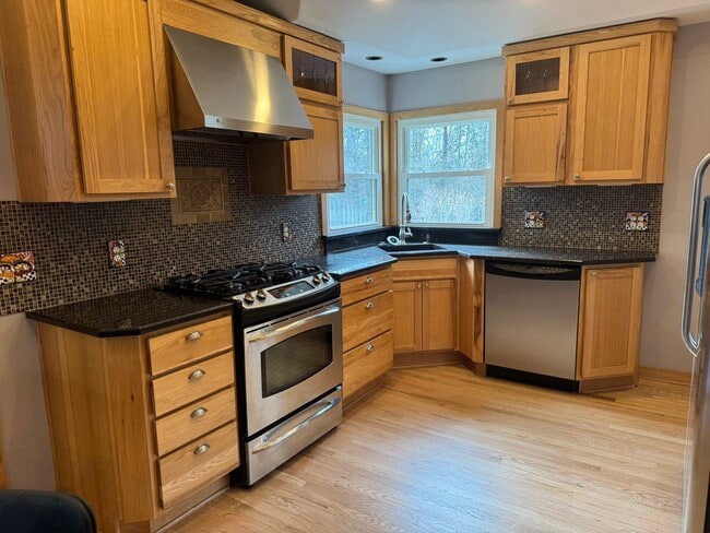 Building Photo - Single Family - Central AC, Penfield with Fairport Schools