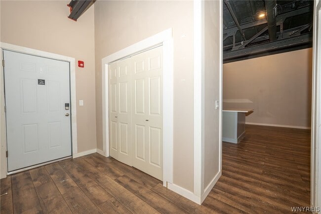 Building Photo - 2335 Main St