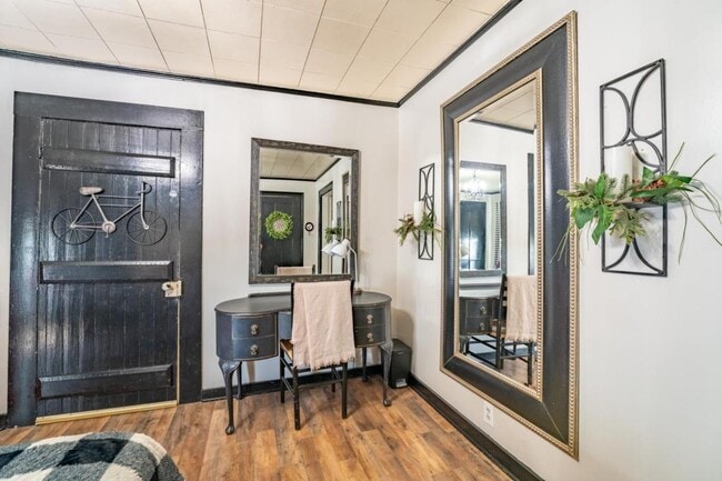 Building Photo - 714 E Jefferson St