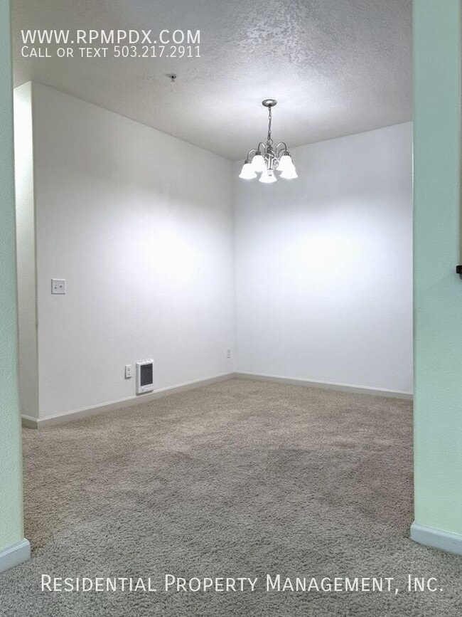Building Photo - 11830 NW Holly Springs Ln