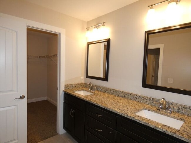 Building Photo - 2016 Salamanca St