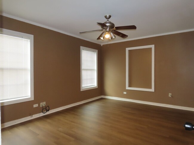 Building Photo - Quaint West Side  3 bedroom 2 Bath Home!