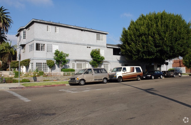 Primary Photo - 211 N Cedar Ave