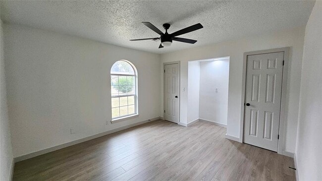 Building Photo - 741 S Glen Ln
